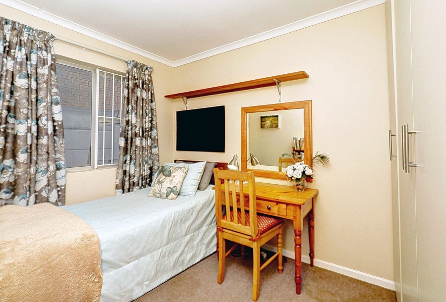 To Let 3 Bedroom Property for Rent in Loevenstein Western Cape